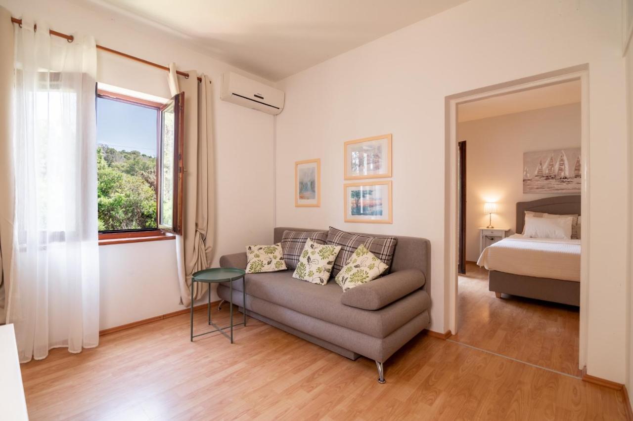 Apartments Rozelyn Ugljan Ngoại thất bức ảnh