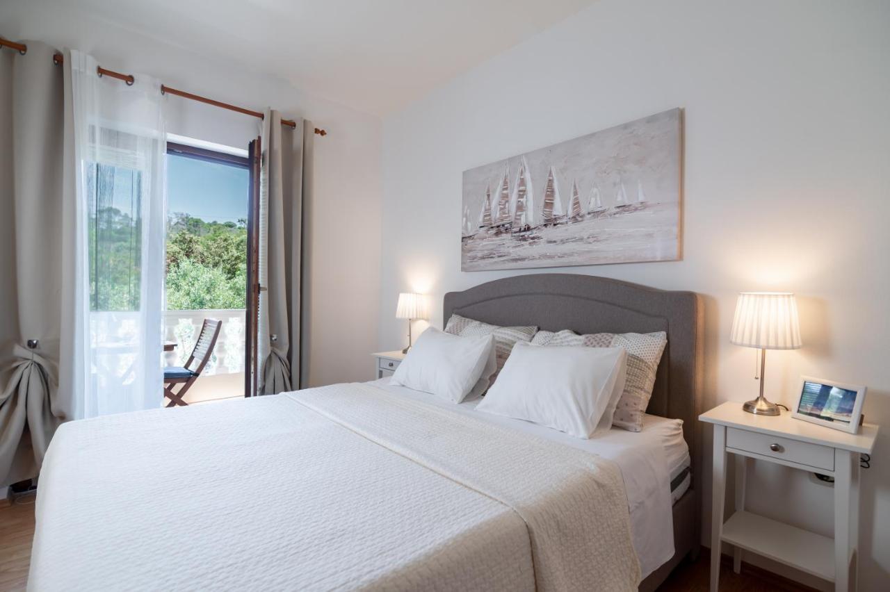 Apartments Rozelyn Ugljan Ngoại thất bức ảnh