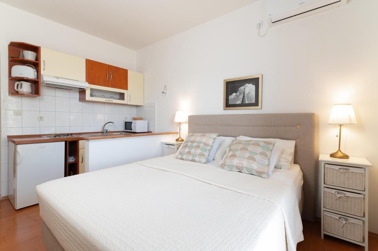 Apartments Rozelyn Ugljan Ngoại thất bức ảnh