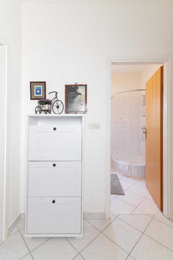 Apartments Rozelyn Ugljan Ngoại thất bức ảnh