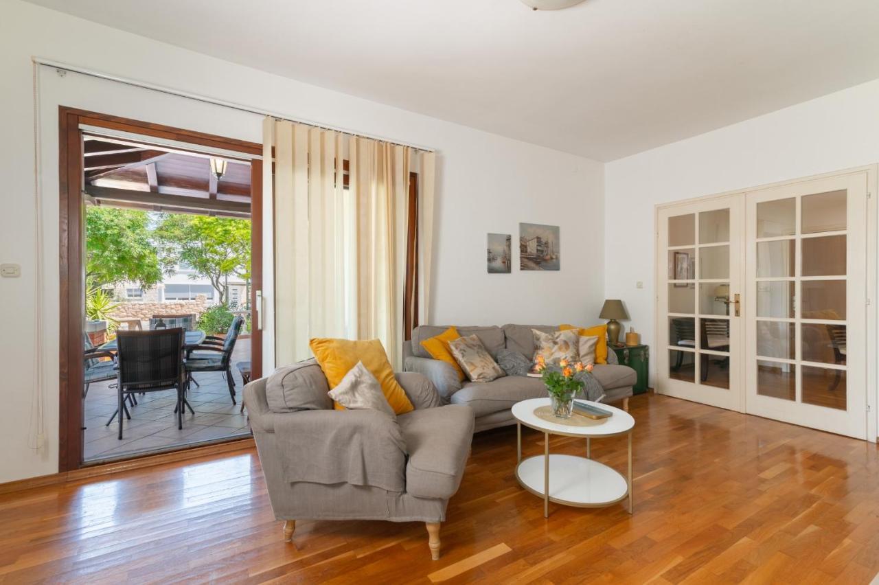 Apartments Rozelyn Ugljan Ngoại thất bức ảnh