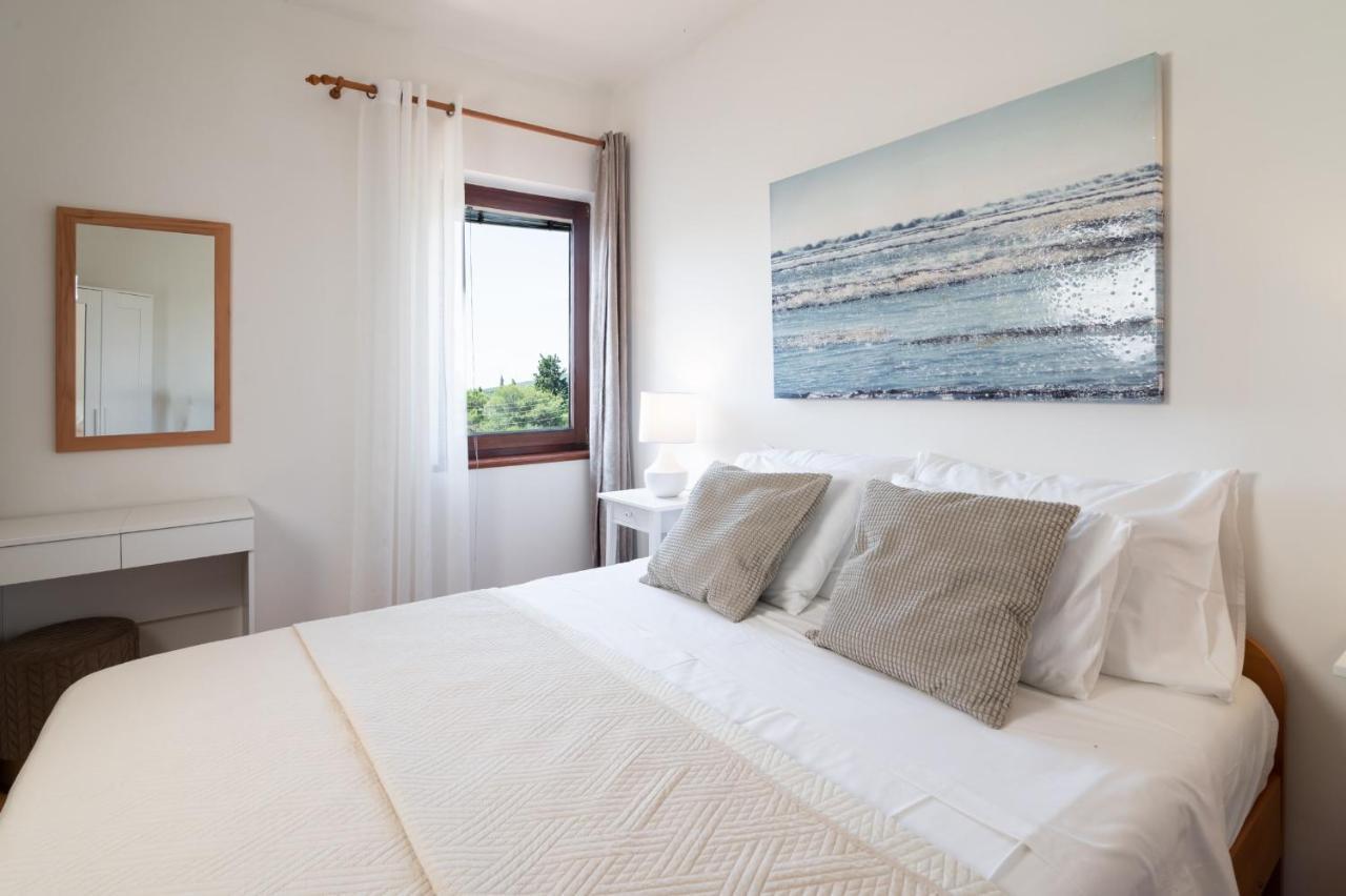 Apartments Rozelyn Ugljan Ngoại thất bức ảnh