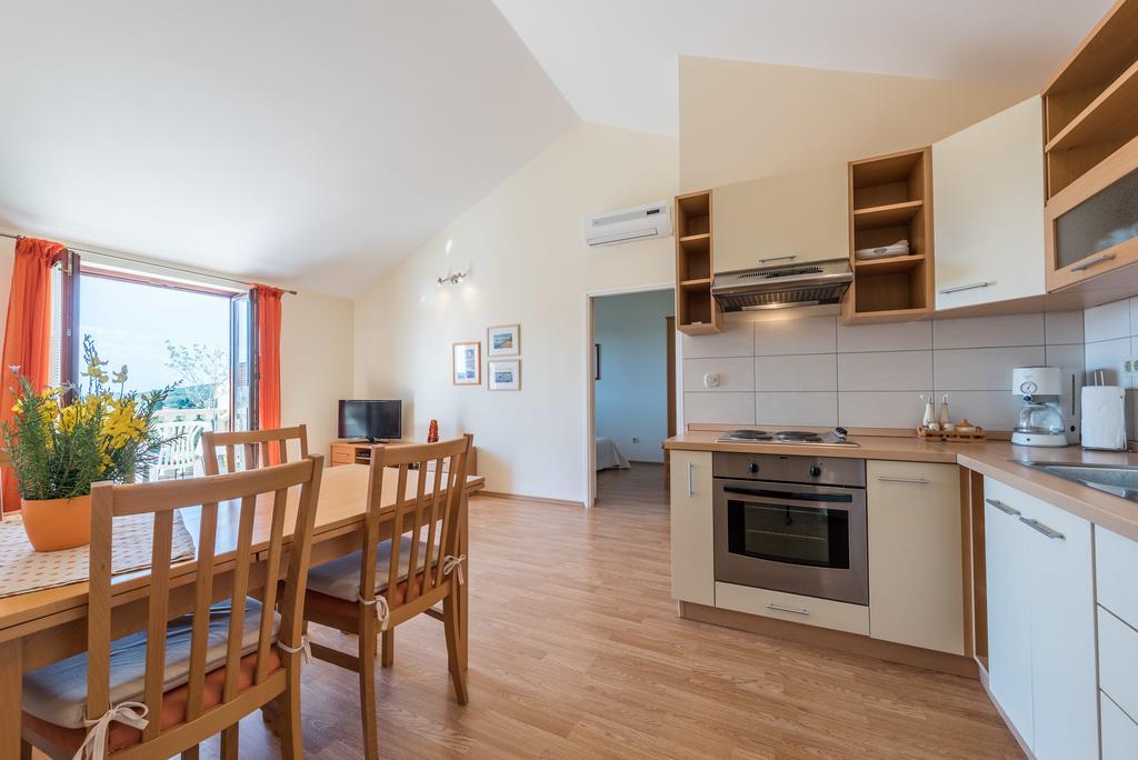 Apartments Rozelyn Ugljan Ngoại thất bức ảnh