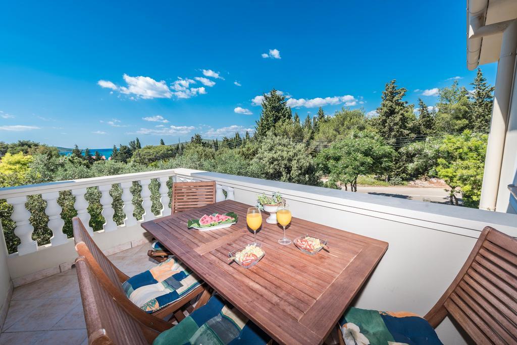 Apartments Rozelyn Ugljan Ngoại thất bức ảnh